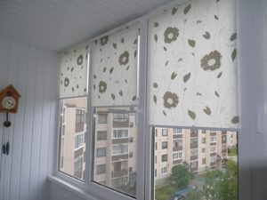 Установка рулонных штор на пластиковые окна в Краснодаре